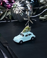 House Doctor XMAS CAR mini light blue 8,5 cm med juletræ på taget på bordet - Fransenhome